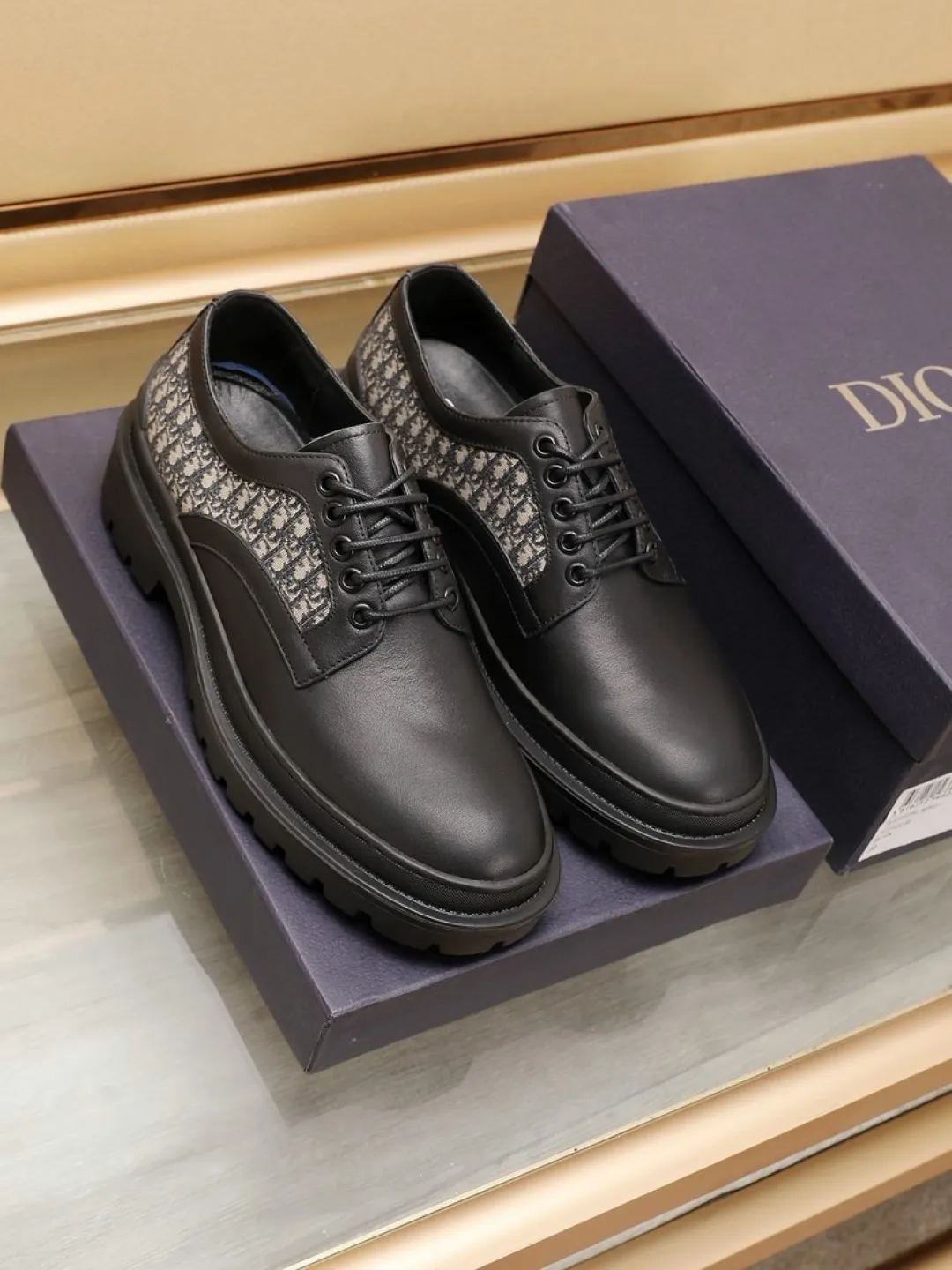 Factory P480💰[Dior] men's classic casual leather shoes🇺🇸 are on sale simultaneously, original Italian brand · brand totem cloth sewn with brand label · paired with first-layer calfskin · (high-end, extravagance, class) exquisite workmanship (original lining) sole: original factory special rubber concave and convex outsole ⚠️ outsole. Comfortable, wear-resistant, non-slip, real shot 🎬 Can be worn with casual clothes or suits. Size: 38-44 (45.46 customized)